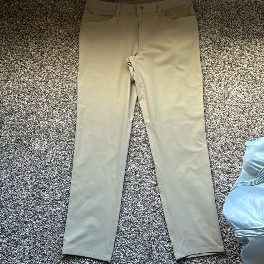 Lululemon Size 34 Men’s Khaki Dress Pants, 32 length